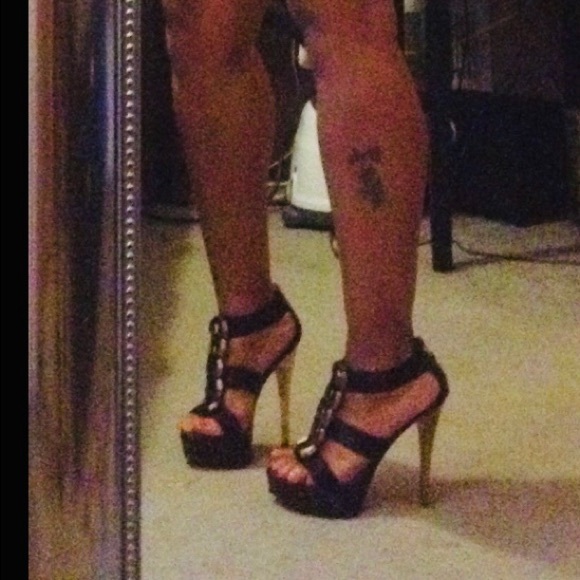 Beautiful Sexy Halston Heels - Picture 5 of 5